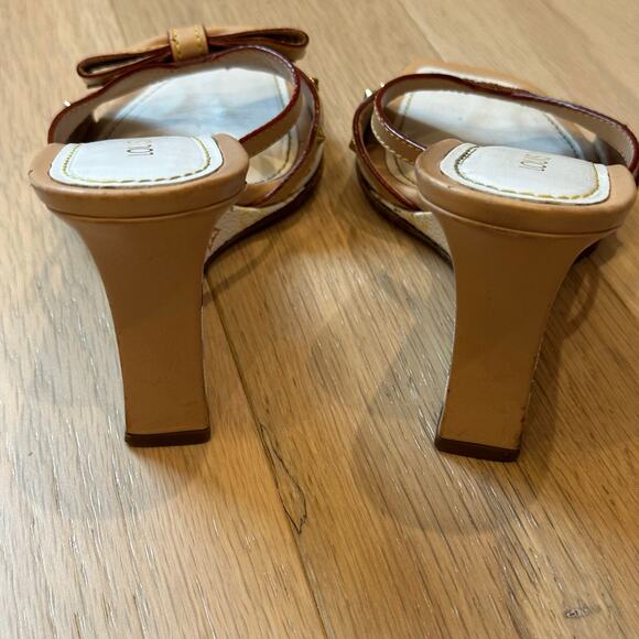 Louis Vuitton Multicolor Monogram White Leather Bow Wedge Sandals 38.5 - Picture 5 of 14